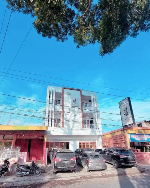 The photo shows the Al Barra Syariah Hotel located in the city of Bukittinggi.