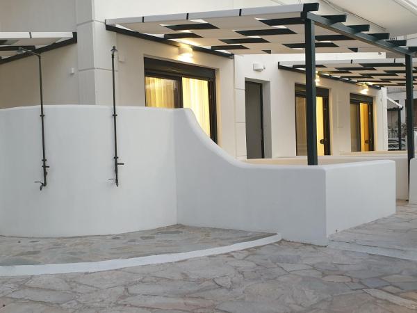 A la foto es mostra l'objecte Eantos Studios and Suites situat a la ciutat de Perea.