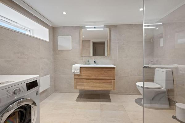 Zdjęcie 8: Practical Basement Apt with all home comforts close to City Centre