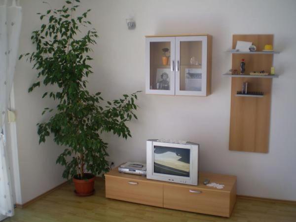 En la foto se muestra el objeto Apartment in Duce with sea view, balcony, air conditioning, WiFi 5060-3 ubicado en la ciudad de Duće.