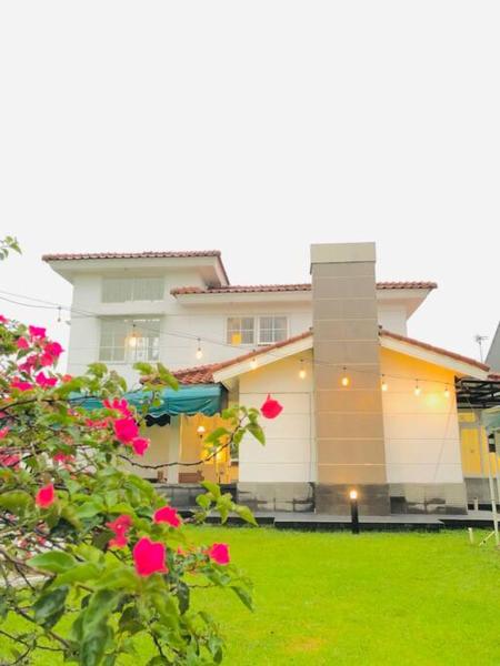 På billedet ses objektet Woodhill Villa Kota Bunga by Citrus House beliggende i byen Cikundul.
