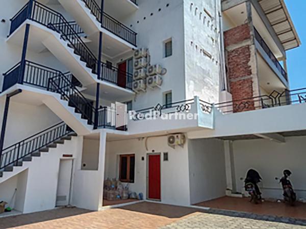 写真にはPlelen市にあるHotel Trikatu Kendal near Taman Kota Weleri Mitra RedDoorzが写っています。