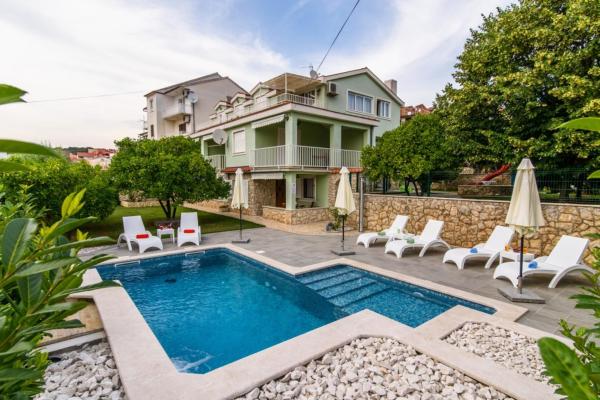 Apartment In Okrug Gornji With Pool, Terrace, Ac, Wifi, Washing Machine 3436-5 - Trogir