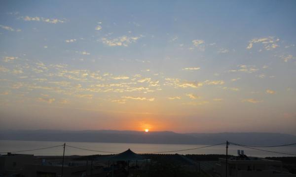 A la foto es mostra l'objecte Unique&Warmy place in the Dead Sea situat a la ciutat de Ovnat.