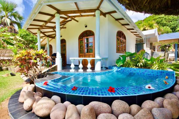 La Petite Maison and Sea Splash, Praslin