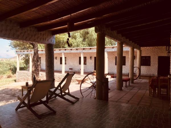 写真にはAngastaco市にあるMatices de Molinos Hostalが写っています。