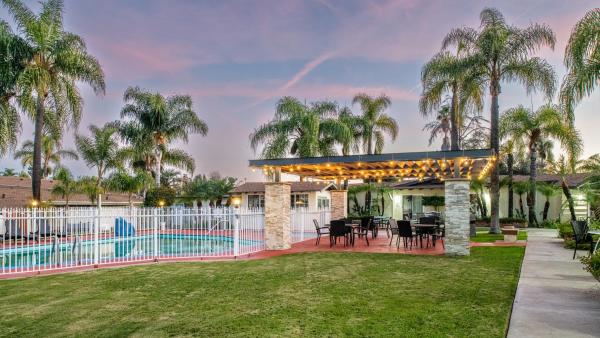 Op de foto is het object Fallbrook Country Inn te zien, gelegen in de stad Fallbrook.