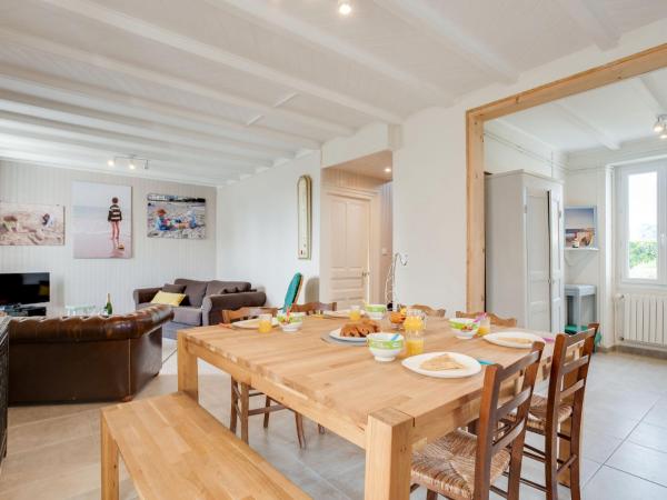 På billedet ses objektet Holiday Home Kerhel by Interhome beliggende i byen Saint-Pierre-Quiberon.