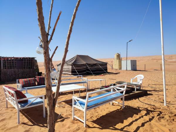 Na zdjęciu widoczny jest obiekt Bidiya Dunes camp مخيم بدية ديونز położony w mieście Al Wāşil.