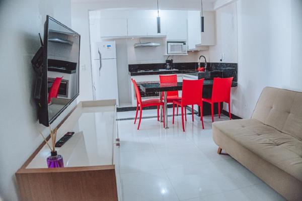 A la foto es mostra l'objecte Apartamento reformado na melhor localização a 100 metros da praia,comodidade inclui ,garagem,internet,elevadores duas cadeiras de praia ,cooler,roupas de cama e banho situat a la ciutat de Guarapari.