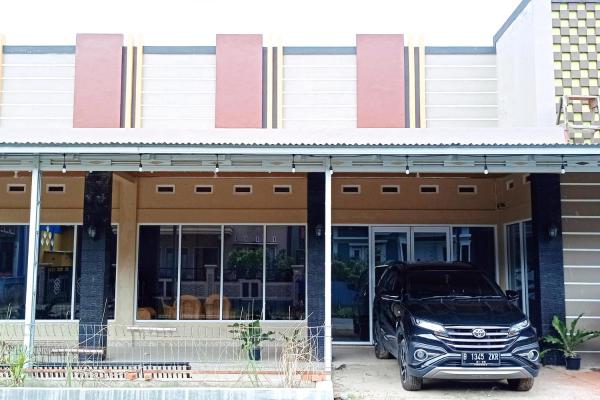 写真にはTes市にあるRedDoorz Syariah Near Danau Tes Bengkuluが写っています。