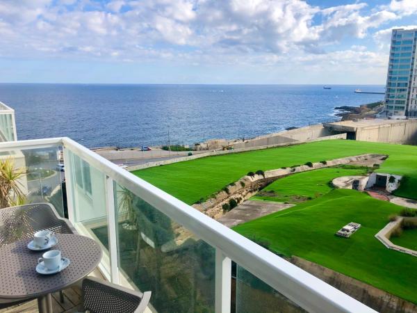 A la foto es mostra l'objecte Stylish Seaview Apartment In a Prime Location situat a la ciutat de Sliema.