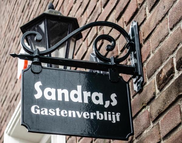 Nella foto è visibile l'oggetto Sandra’s Gastenverblijf situato nella città di Brielle.
