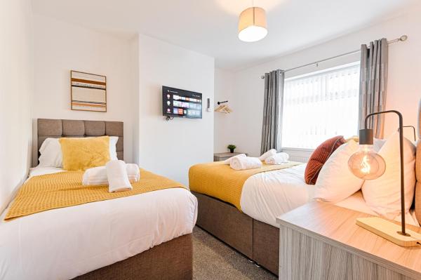 Foto 7: 4-Bed - 2 Bath - Off-Road parking - Ideal for Contractors