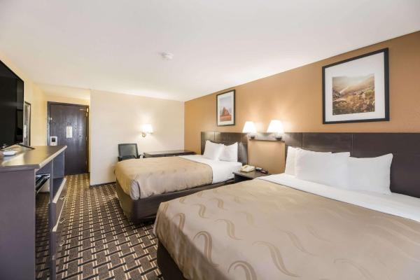 Na zdjęciu widoczny jest obiekt Quality Inn Clovis położony w mieście Clovis.