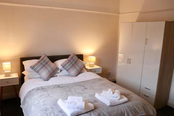 A la foto es mostra l'objecte Entire Family Vacation Home . WiFi . FREE Parking situat a la ciutat de Beeston.