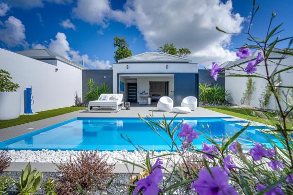 A la foto es mostra l'objecte Tropic & Chic situat a la ciutat de Fouché.