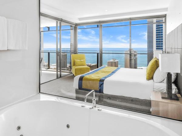 Circle on Cavill 25th Floor with Ocean Views - CoastHM photo 7