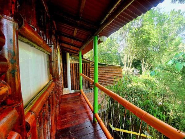 Family Cabin With River View - Alcalá