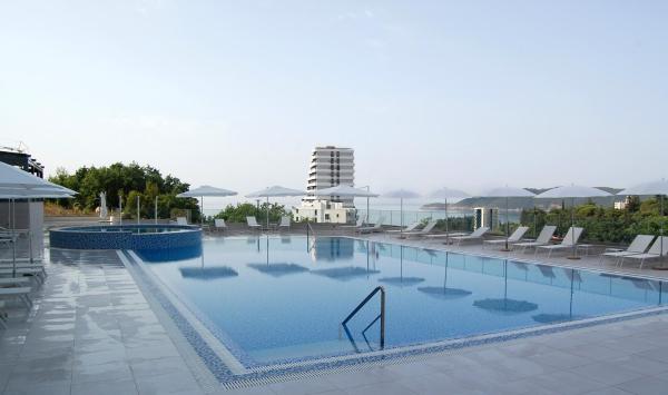 A la foto es mostra l'objecte Status-M apartments 98 situat a la ciutat de Bečići.