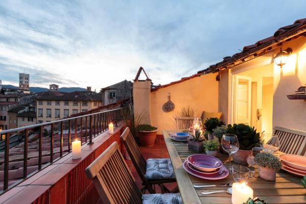Terrazza Santa Croce, Panoramic Terrace Penthouse Inside The Walls Of Lucca - Lucca