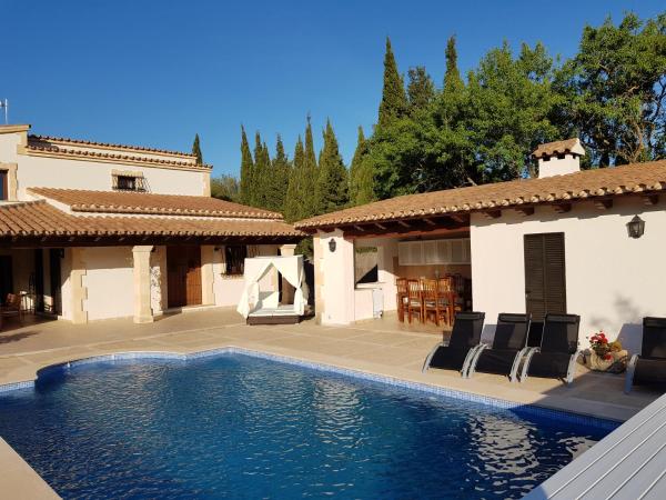 Auf dem Foto ist das Objekt Villa Milagro - 3 bedroom Finca style Villa with Pool near Golf Course/Beaches - Air Cond. in der Stadt Pollença zu sehen.