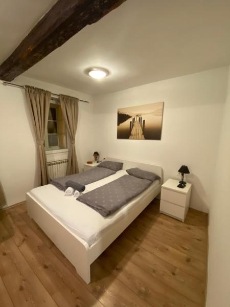 A la foto es mostra l'objecte Rooms and apartments Nokturno situat a la ciutat de Zagreb.