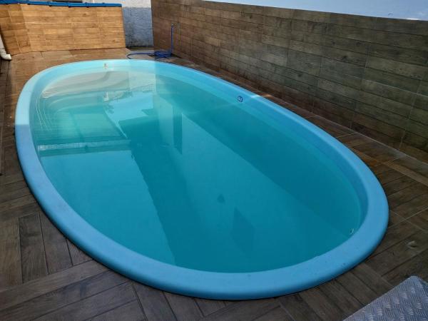 写真にはウバトゥバ市にあるMaranduba Chalé Marbela 5-B — 1 Quarto, Piscina, 3 Quadras do Marが写っています。