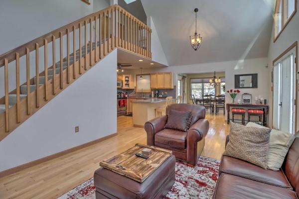 Fotografie 7: Deck, Pool, Trails Access: Pocono Family Home!
