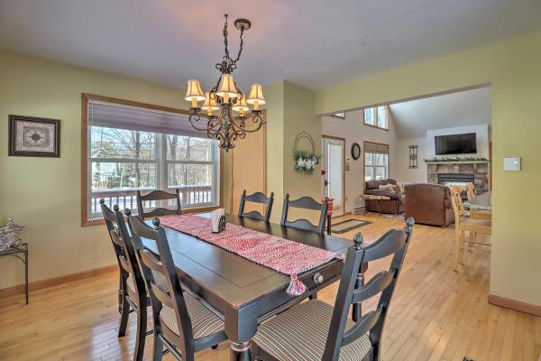 Fotografie 8: Deck, Pool, Trails Access: Pocono Family Home!