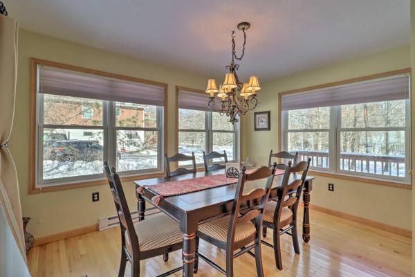 Fotografie 9: Deck, Pool, Trails Access: Pocono Family Home!