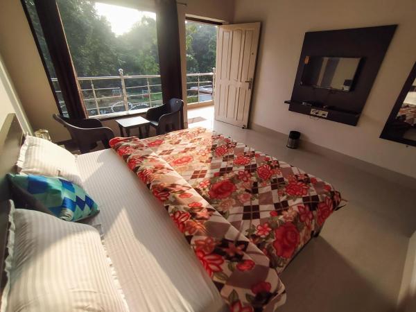 A la foto es mostra l'objecte Anugraha Homestay situat a la ciutat de Rāmnagar.