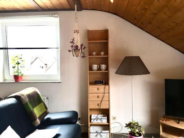 Nella foto è visibile l'oggetto Sonnige Dachgeschoßwohnung situato nella città di Widdig.