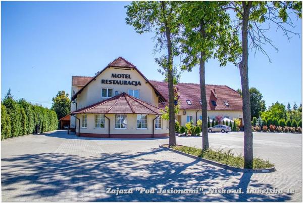 Auf dem Foto ist das Objekt Zajazd Pod Jesionami in der Stadt Ulanów zu sehen.