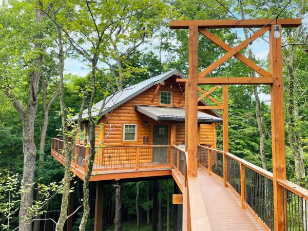 Na fotografii je vidět objekt Treehouse #7 by Amish Country Lodging nacházející se ve městě Millersburg.