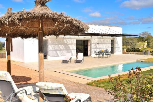 På bildet vises objektet 249 Finca Son Alcaines Petit ETV7648 by Mallorca Charme som ligger i byen Sineu.
