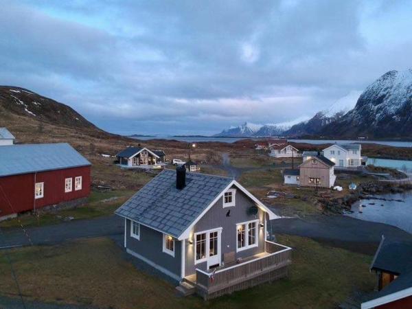 A la foto es mostra l'objecte Fredvang Panorama Lofoten situat a la ciutat de Krystad.