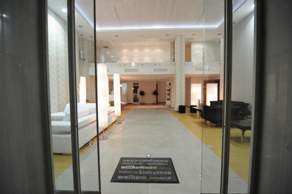 Na zdjęciu widoczny jest obiekt Hotel Iliana położony w mieście Rizovoúnion.
