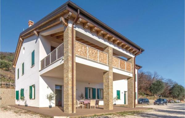 A la foto es mostra l'objecte Gorgeous Apartment In Valnogaredo Pd situat a la ciutat de Lozzo Atestino.