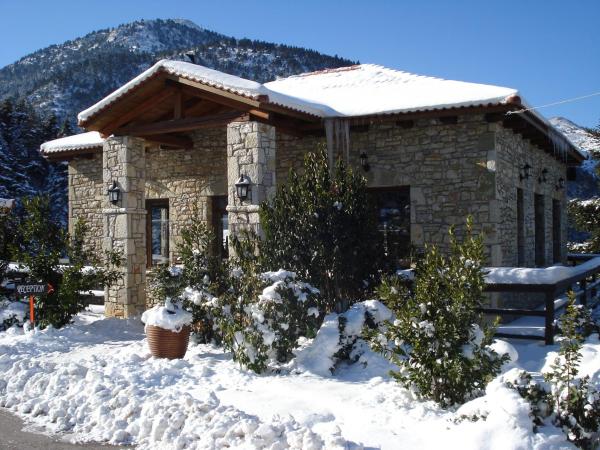 A la foto es mostra l'objecte Georgio's V Chalet Kalavrita situat a la ciutat de Áno Lousoí.