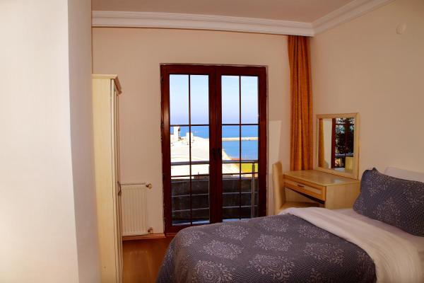 写真にはシレ市にあるMiletus Otel Şileが写っています。
