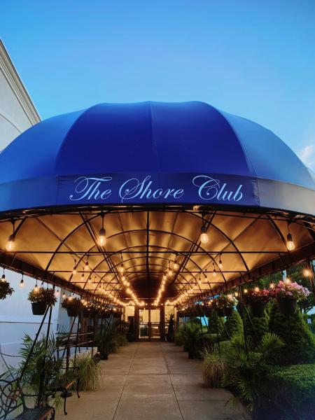 A la foto es mostra l'objecte The Shore Club situat a la ciutat de Spring Lake.