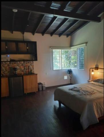 Loft asequible en el barrio del Poblado FRN108 By Roots Rentals, Medellín