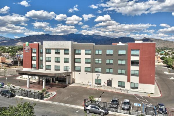 På bildet vises objektet Holiday Inn Express & Suites - Albuquerque East by IHG som ligger i byen Albuquerque.