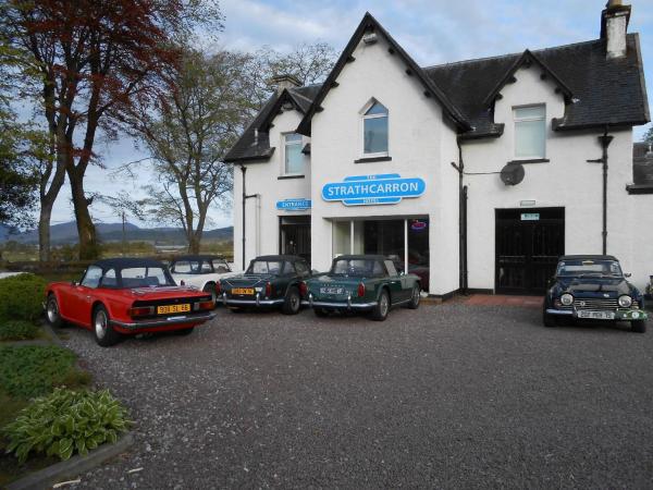 A la foto es mostra l'objecte The Strathcarron Hotel situat a la ciutat de Achnashellach Station.