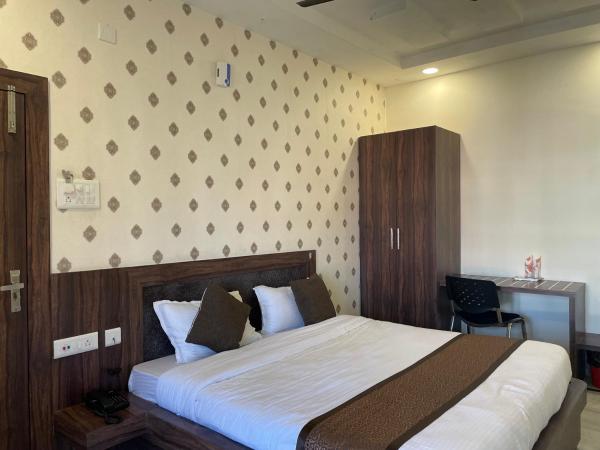 På billedet ses objektet Hotel Royal Embassy beliggende i byen Duliajan.
