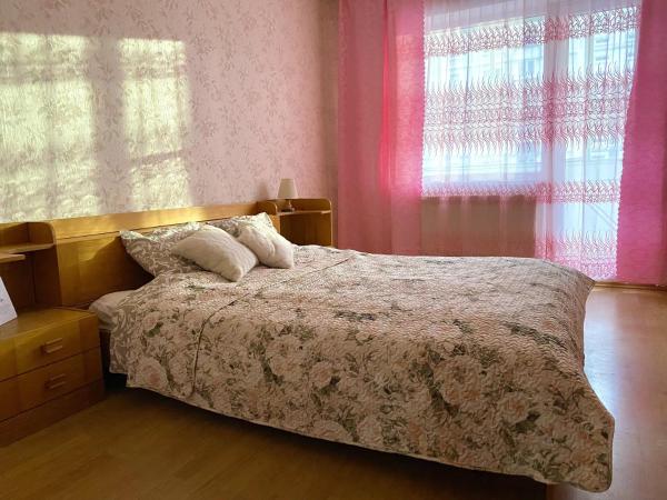 En la foto se muestra el objeto Spacious 3-Room Apartment & Residential Parking ubicado en la ciudad de Baloži.