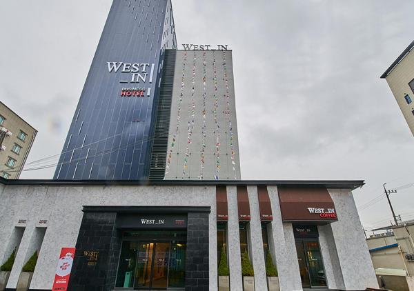 På bildet vises objektet West In Hotel Yeosu som ligger i byen Hagŭm.