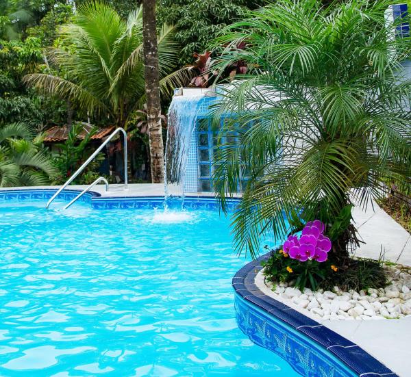 På billedet ses objektet Linda casa com lazer a 500m da praia Guaratuba SP beliggende i byen Bertioga.