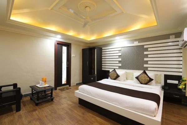 Op de foto is het object Hotel Loyal Residency te zien, gelegen in de stad Jamnagar.